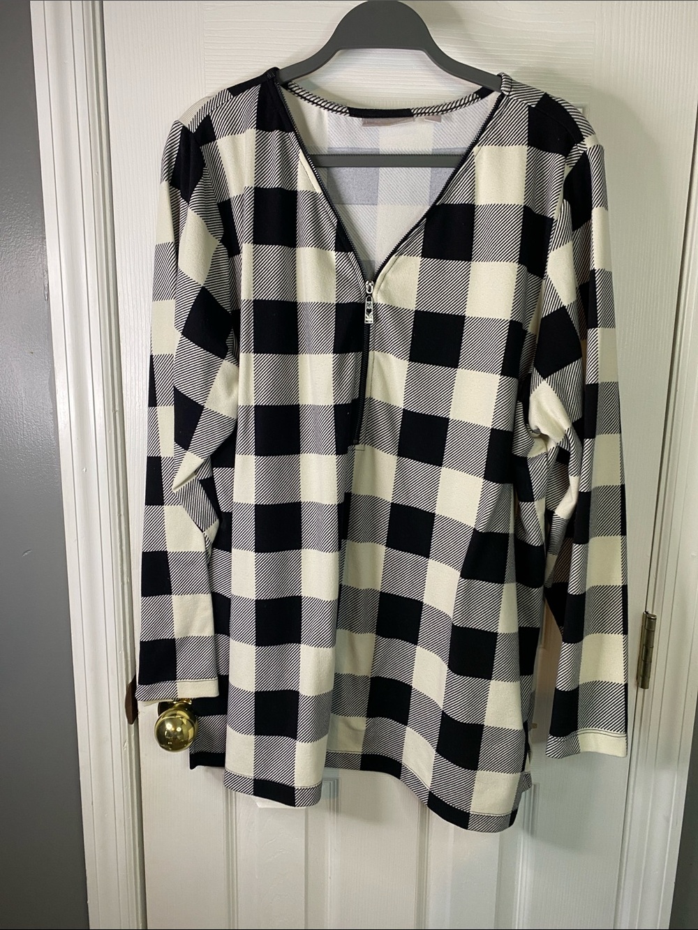Bell Kim Gravel Women's Black & Cream Buffalo Check V-Neck SweaterSize 2X.